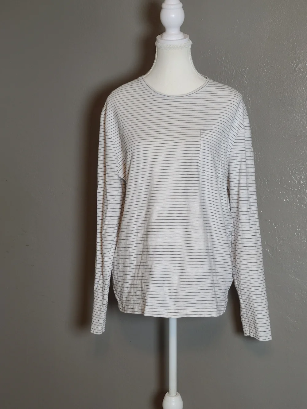 J. Crew Knit Goods Stylish Light Gray & White Striped Long-Sleeve Tee M Pocket